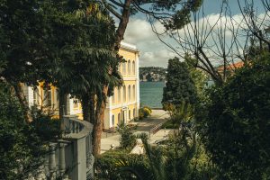 Cultural Etiquette Tips for International Travelers