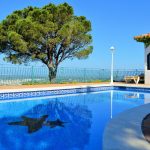 Waterproof E-Readers Built for Poolside Relaxation