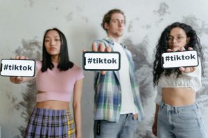 Fashion rental apps expand to global youth consumers