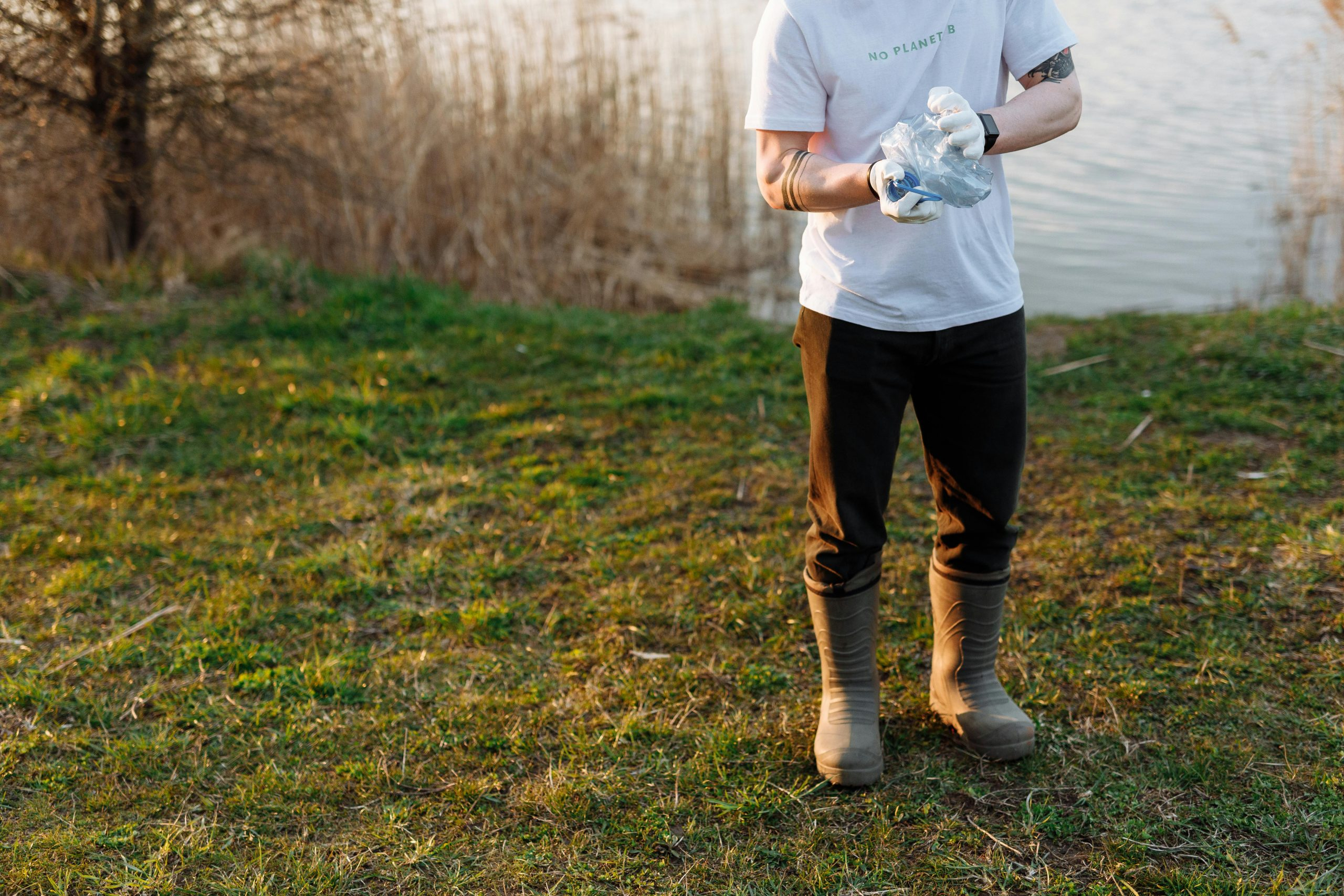 Self-Cleaning Water Bottles With Built-In Purification