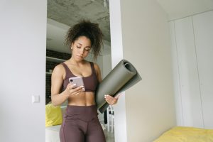Augmented reality apps for at-home clothing fit checks